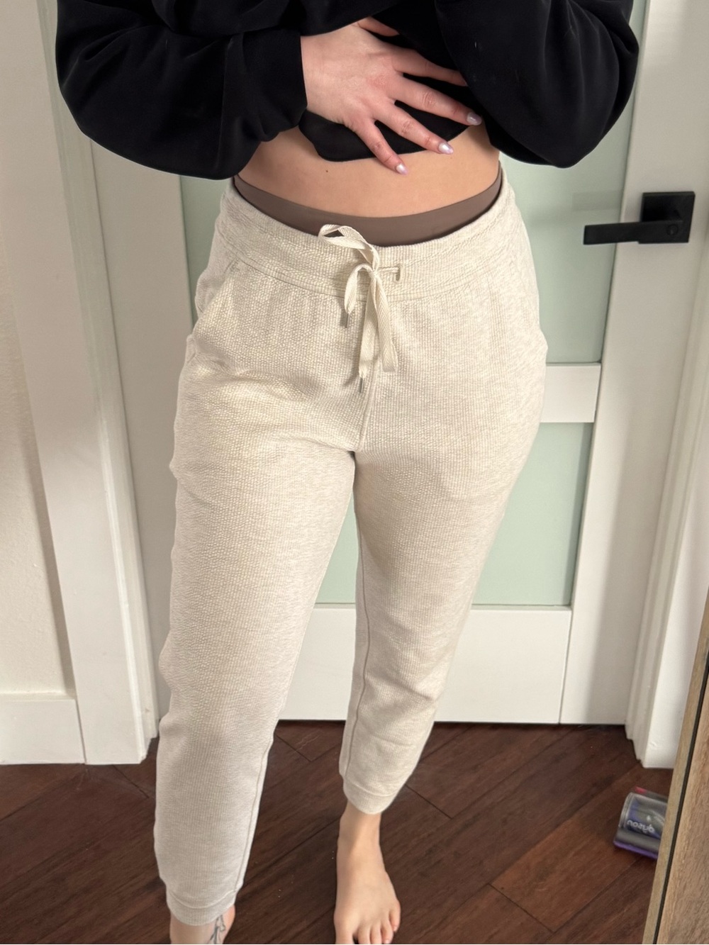 lululemon athletica Cropped Drawstring Joggers in Oatmeal